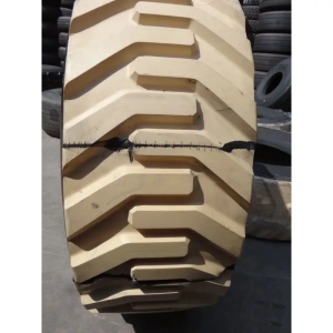 445/65R22.5 retread with non marking profile